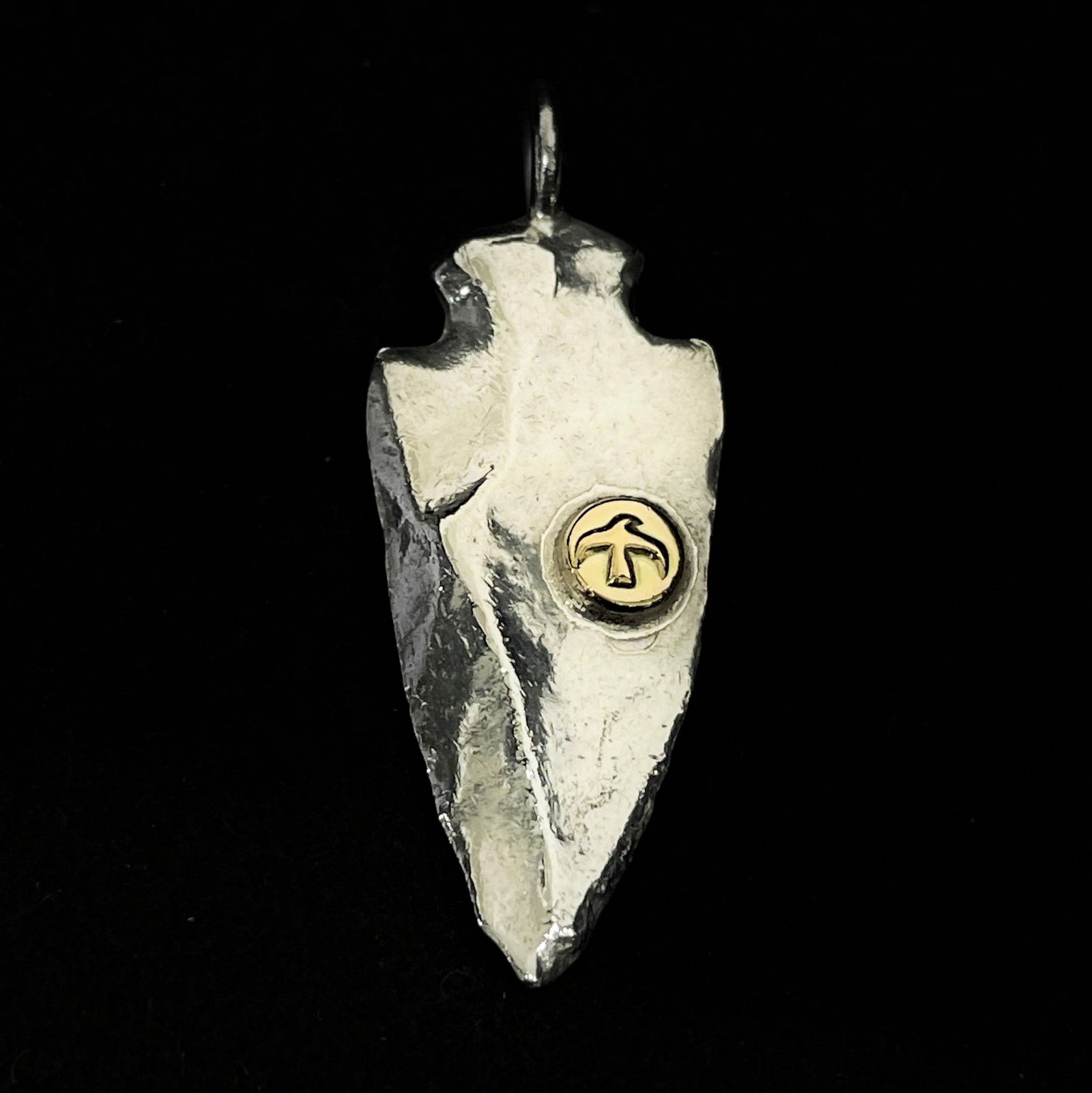 ARROWHEAD WITH 18K GOLD FACING LEFT - MEDIUM | Goros Authorized Dealer