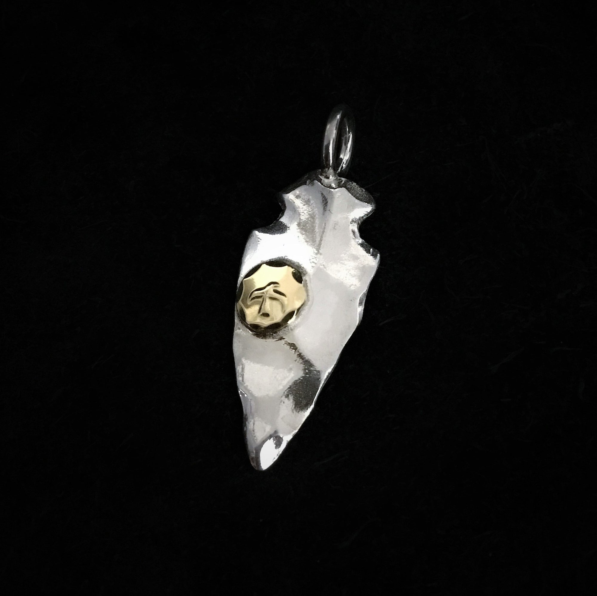 Arrowhead with K18 Gold Facing Right - Small | Goros Authorized Dealer