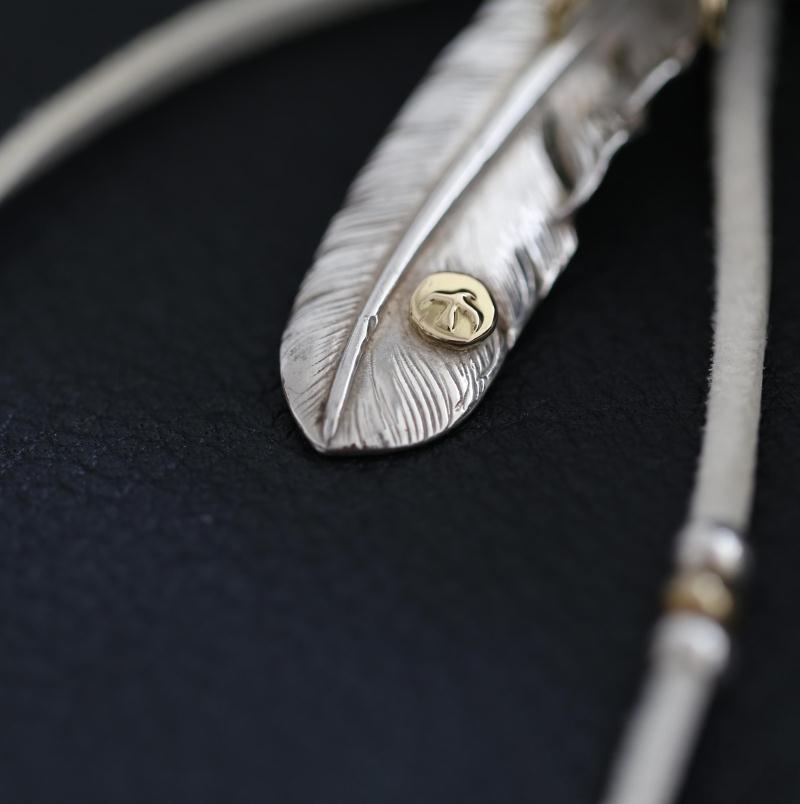Feather with Gold Claw Setup | Goro&#39;s Jewelry Authorized Dealer
