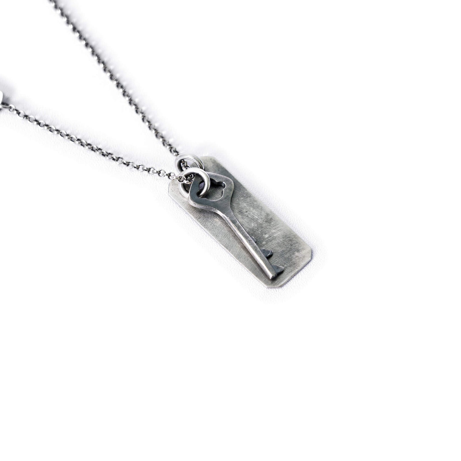 ネックレス・ペンダント WERKSTATT MUNCHEN M3992 FINE CHAIN LUCKY CHARMS Werkstatt München Fine Chain Key + Tag Necklace - Native