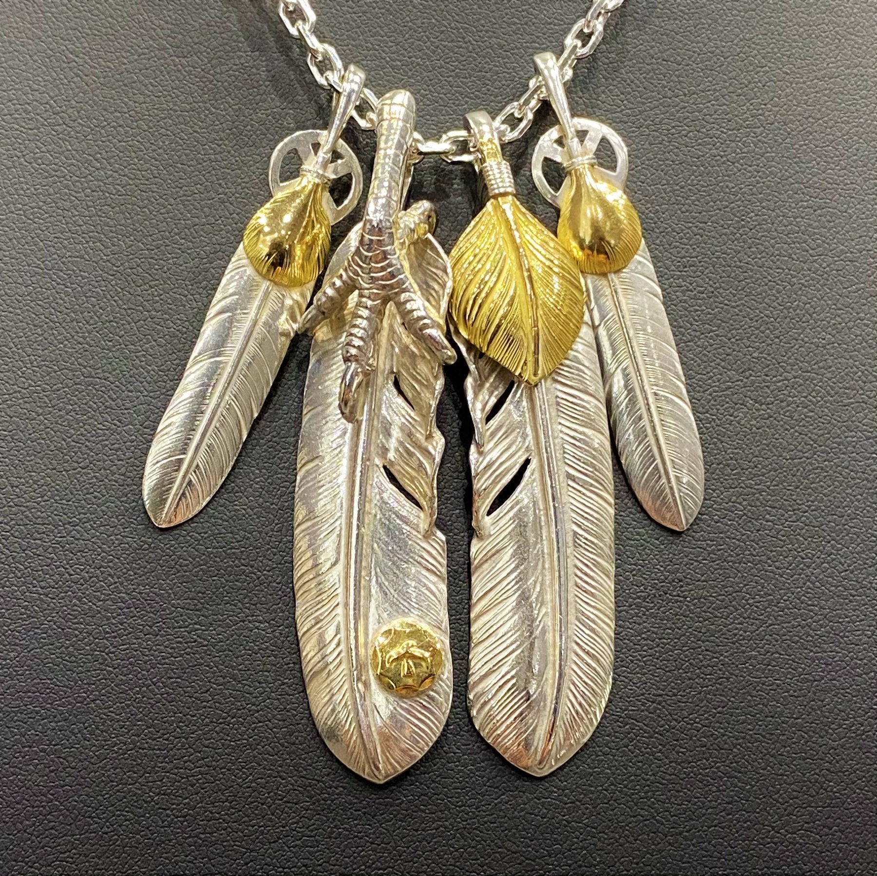 Goros Feather With Silver Claw (Left) (Xl) &amp; Gold Top Feather (Right) (Xl) Setup