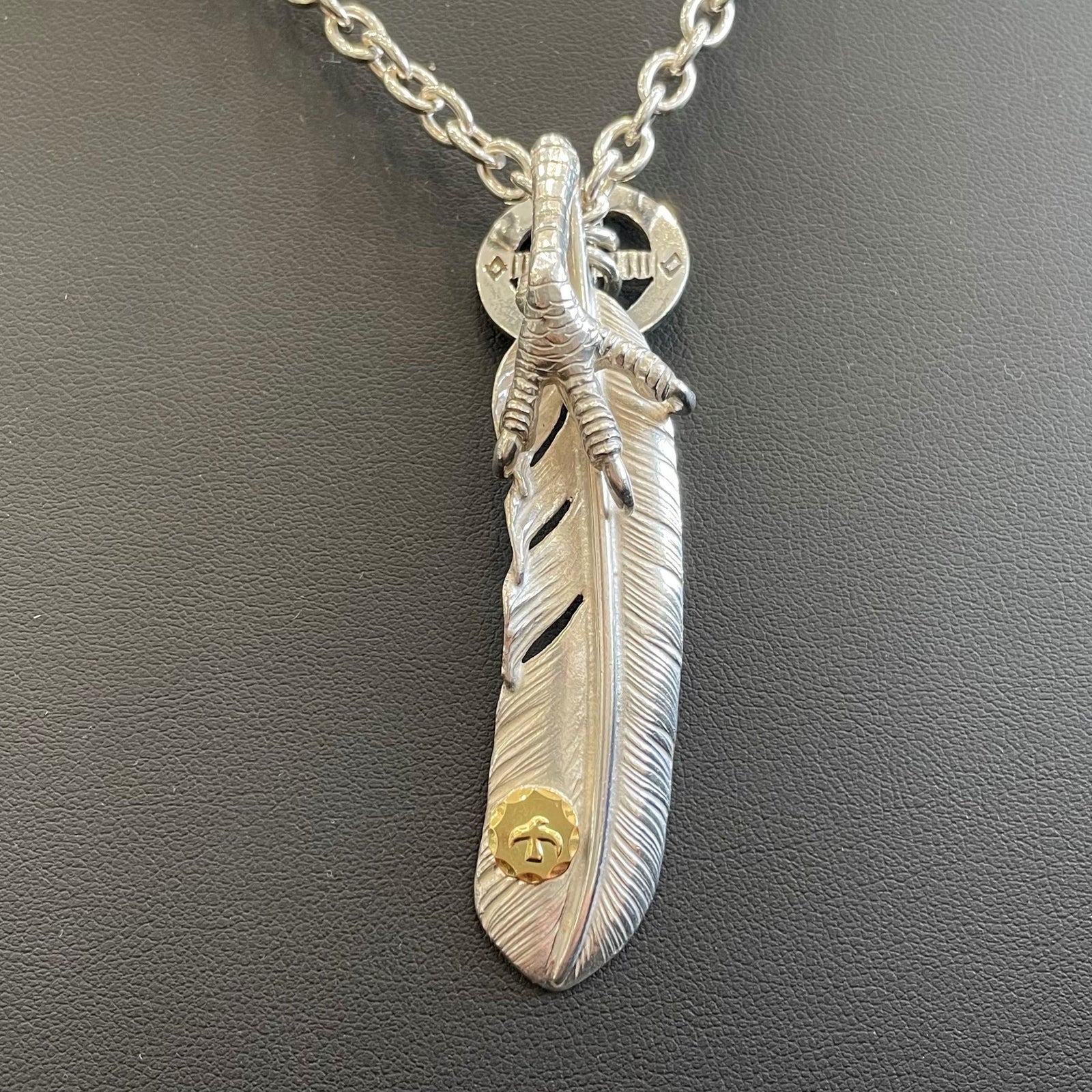 Goros Feather With Silver Claw (Right) (Xl) Setup