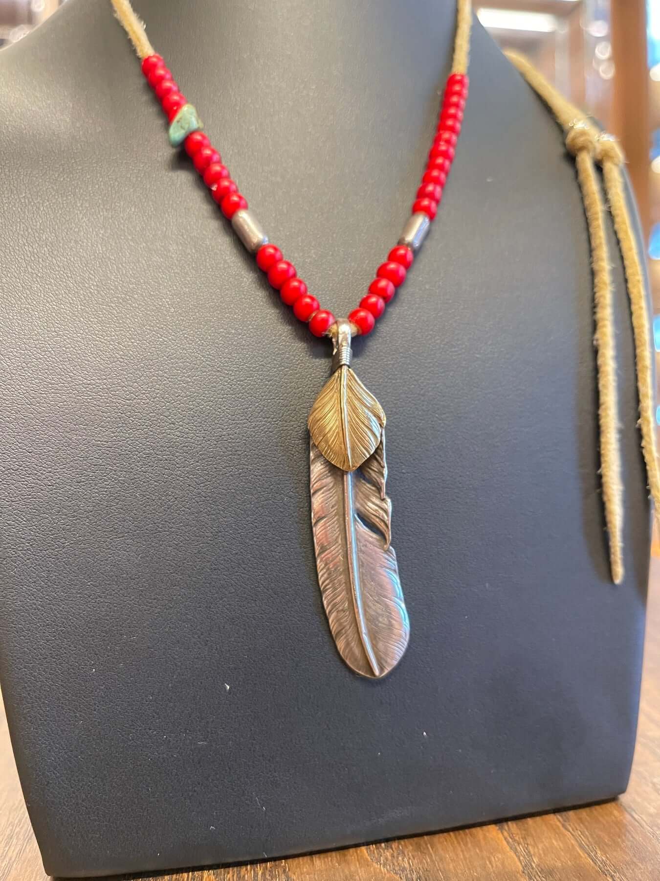 Goros Gold Top Feather Red Beads Setup