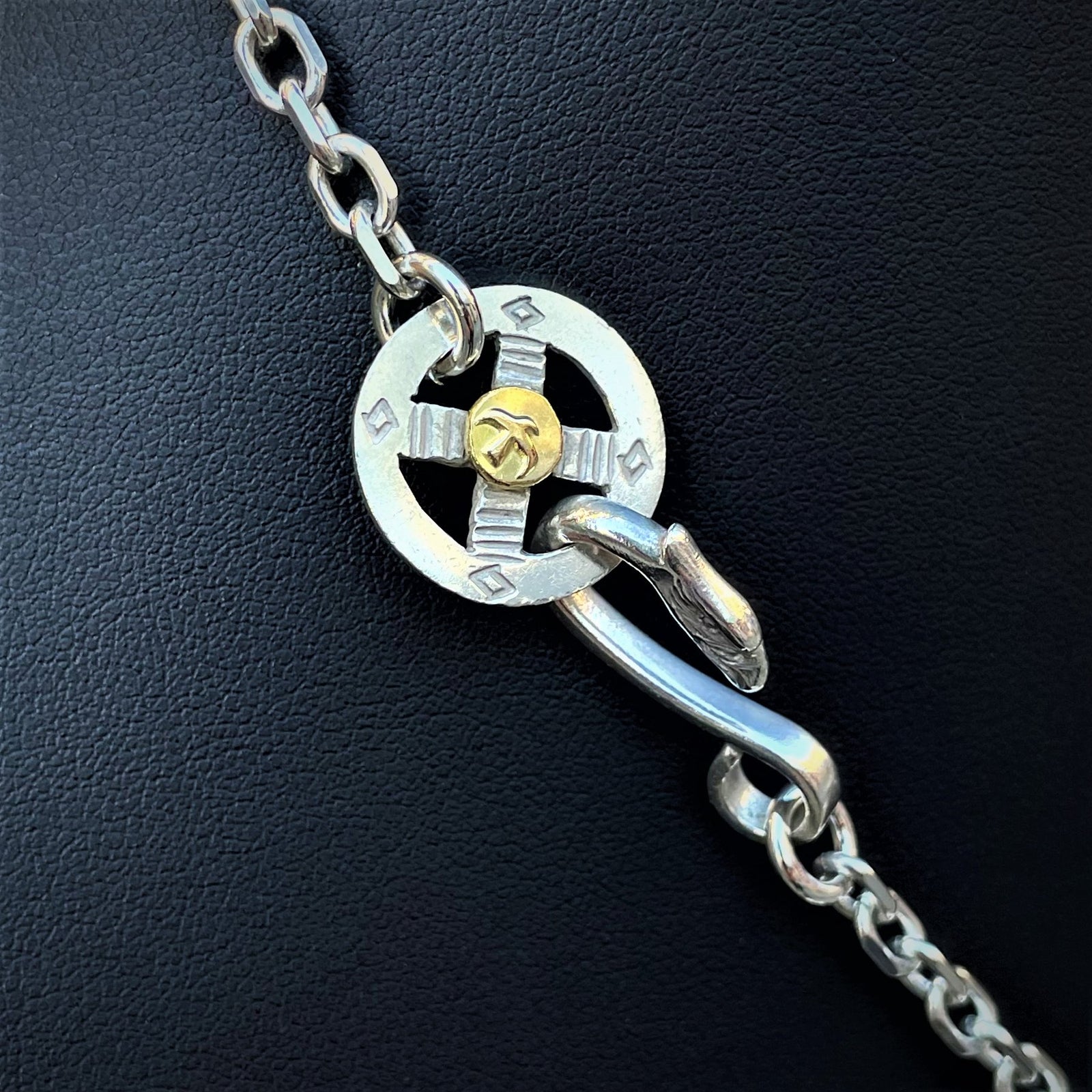 Goros Feather With Silver Claw (Right) (Xl) Setup