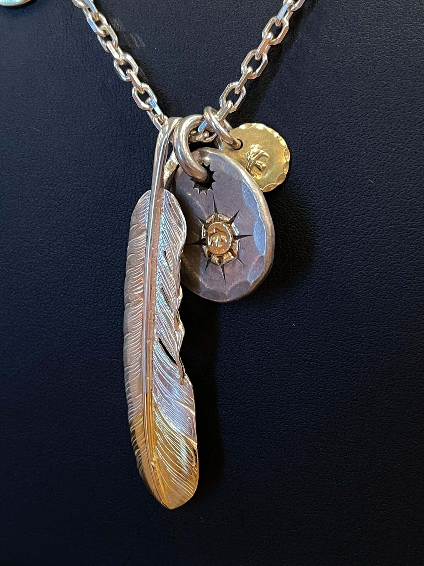 Goros Gold Tip Feather, Metal Pendant(S), K18 Sun Metal(S) With Small Cornered Chain With Wheel