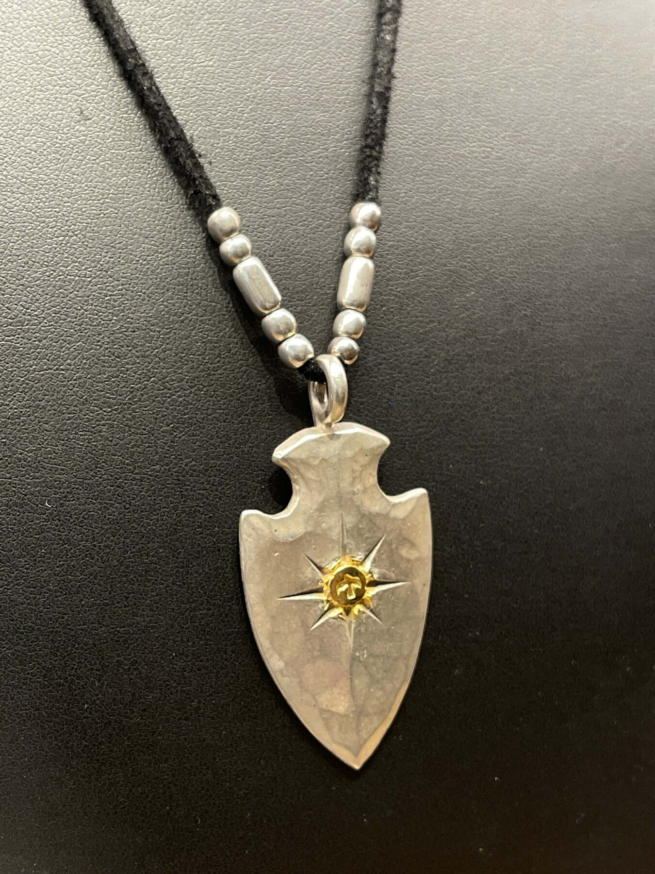 Goros Arrowhead With K18 Gold (L) and Silver Beads Setup