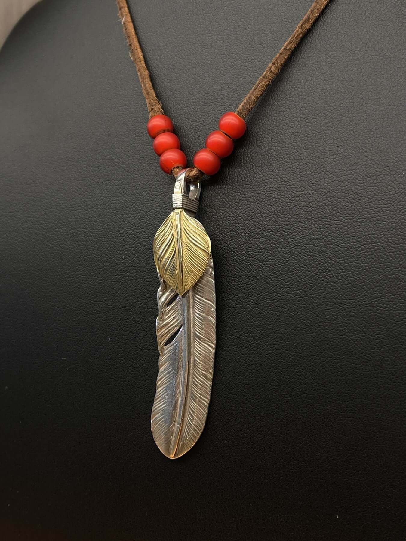 Goros Gold Top Feather with Red Beads Setup