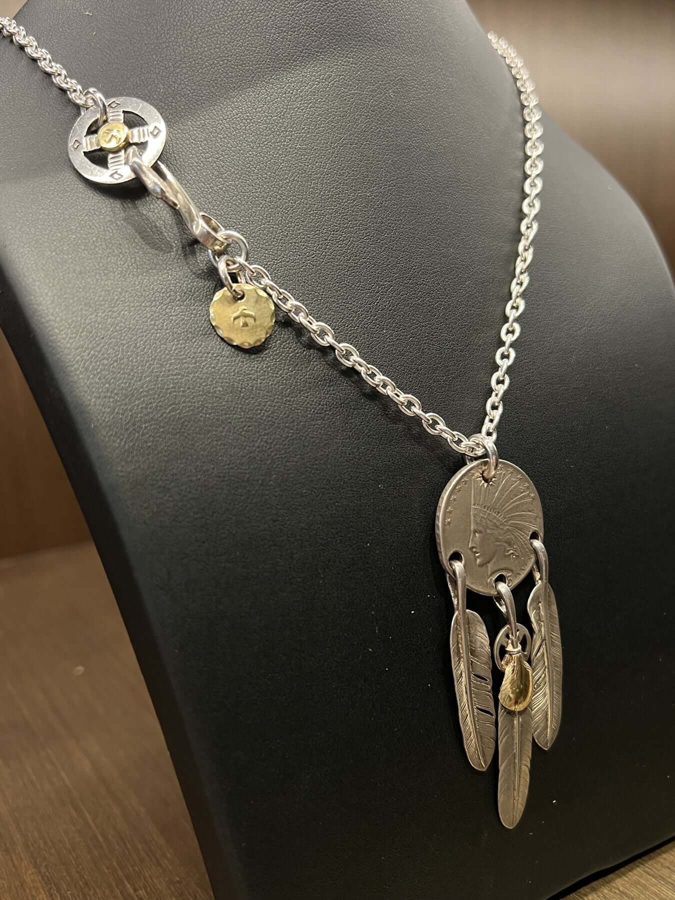 Goros Three Hanging Feather Setup