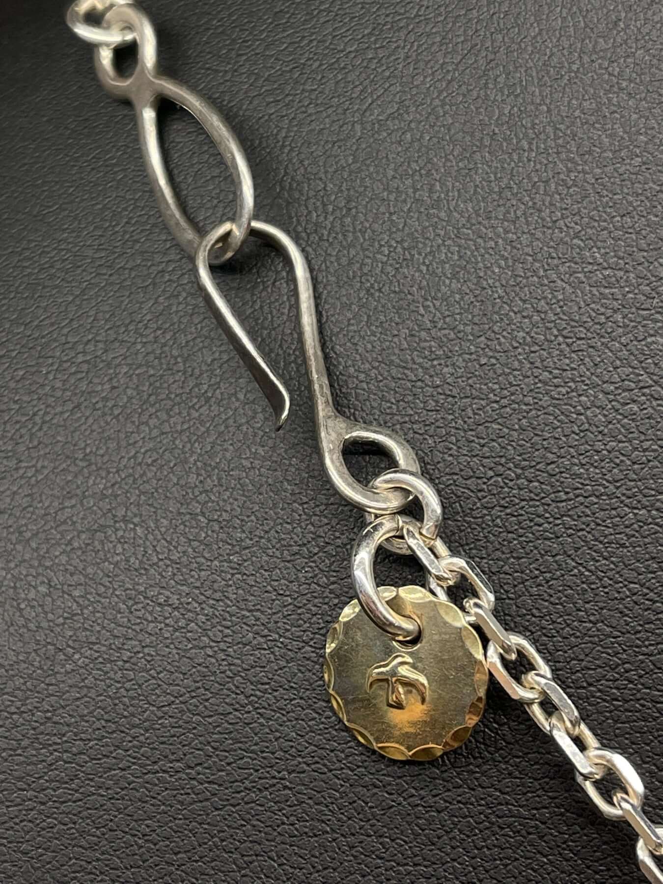 Goros Gold Tip Feather with Leather Cord Setup