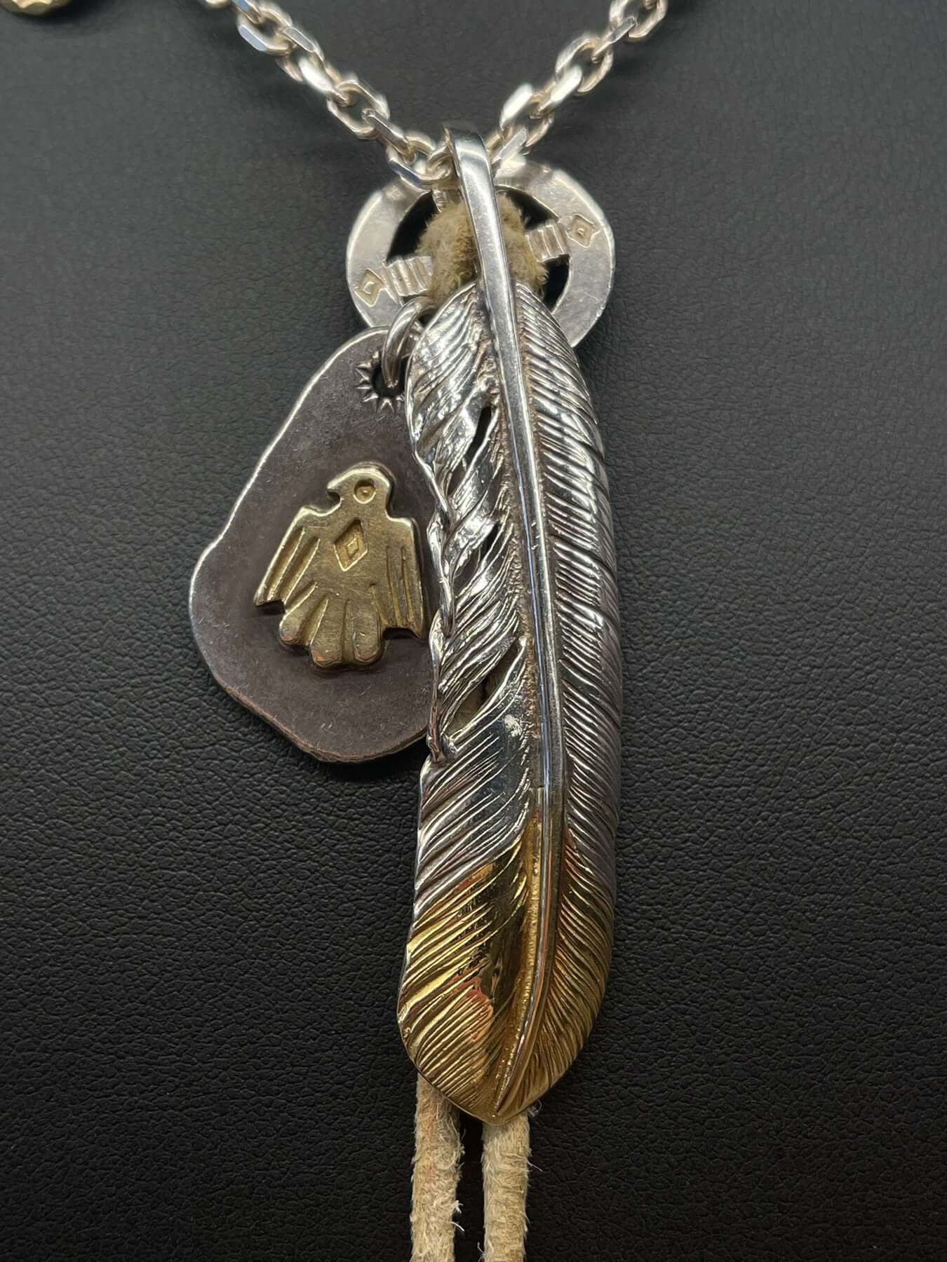Goros Gold Tip Feather with Leather Cord Setup