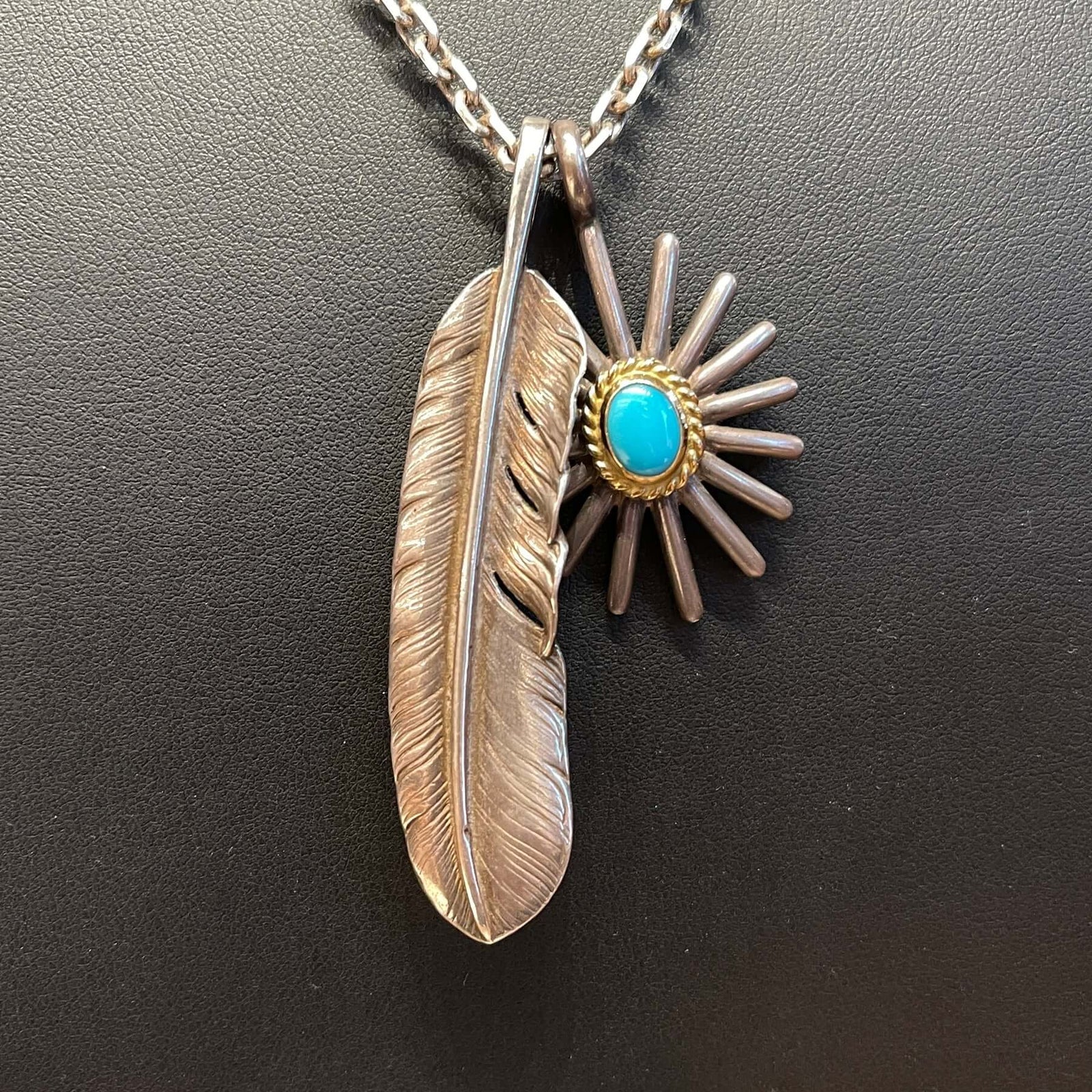 Goros Plain Feather With Sea Urchin Setup