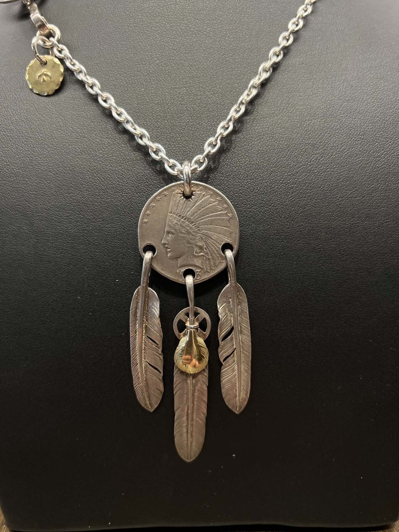 Goros Three Hanging Feather Setup