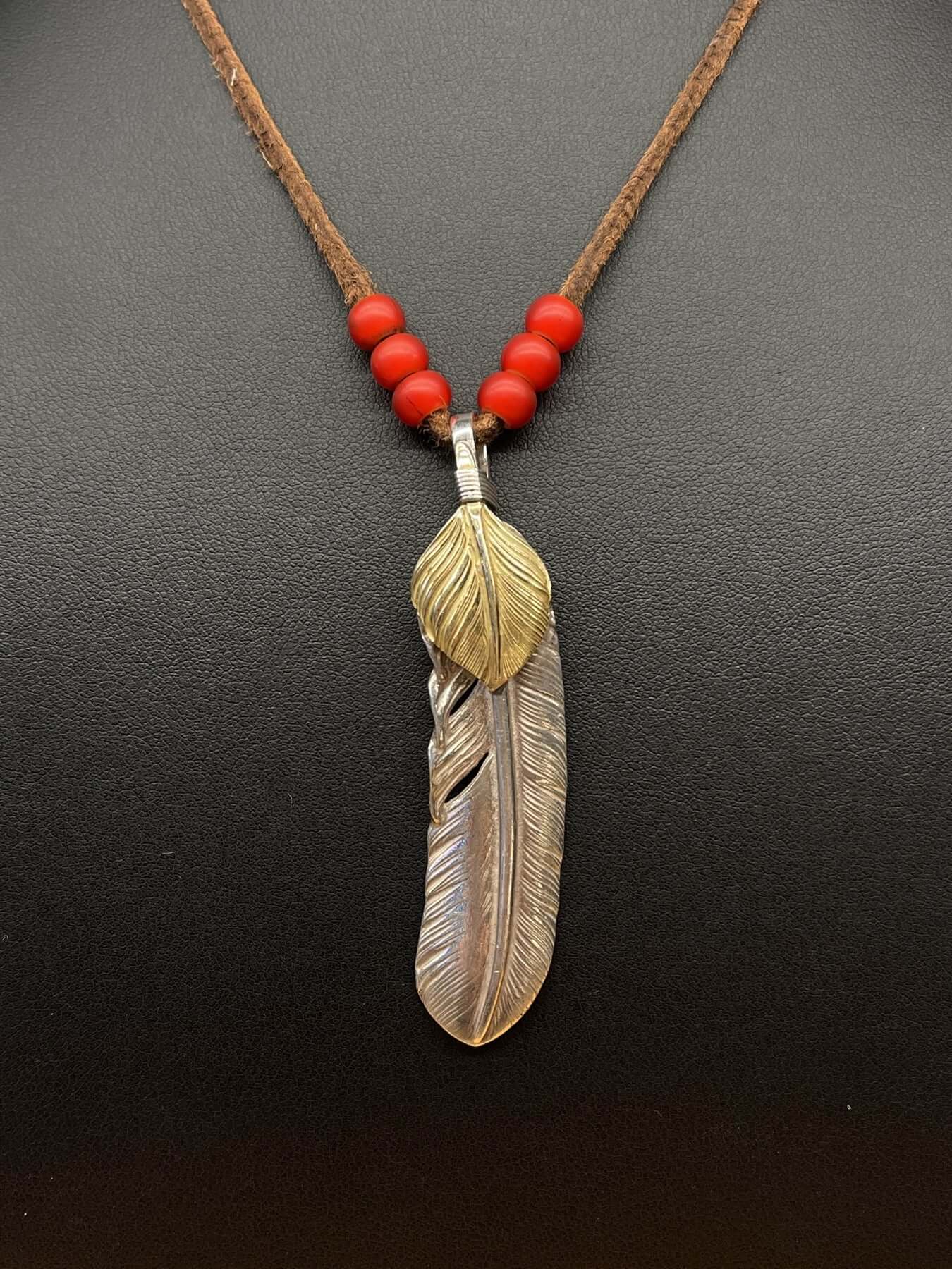 Goros Gold Top Feather with Red Beads Setup