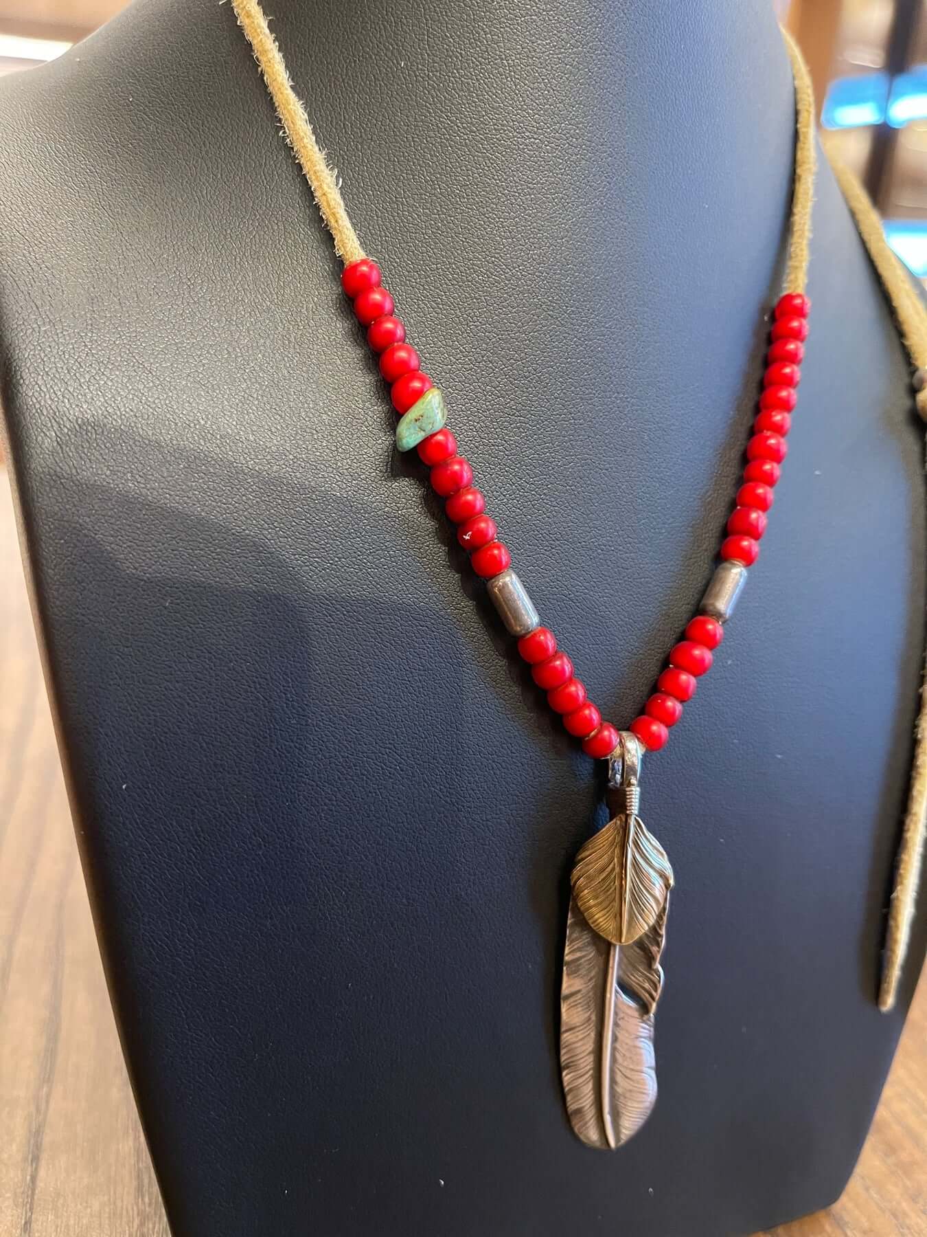 Goros Gold Top Feather Red Beads Setup