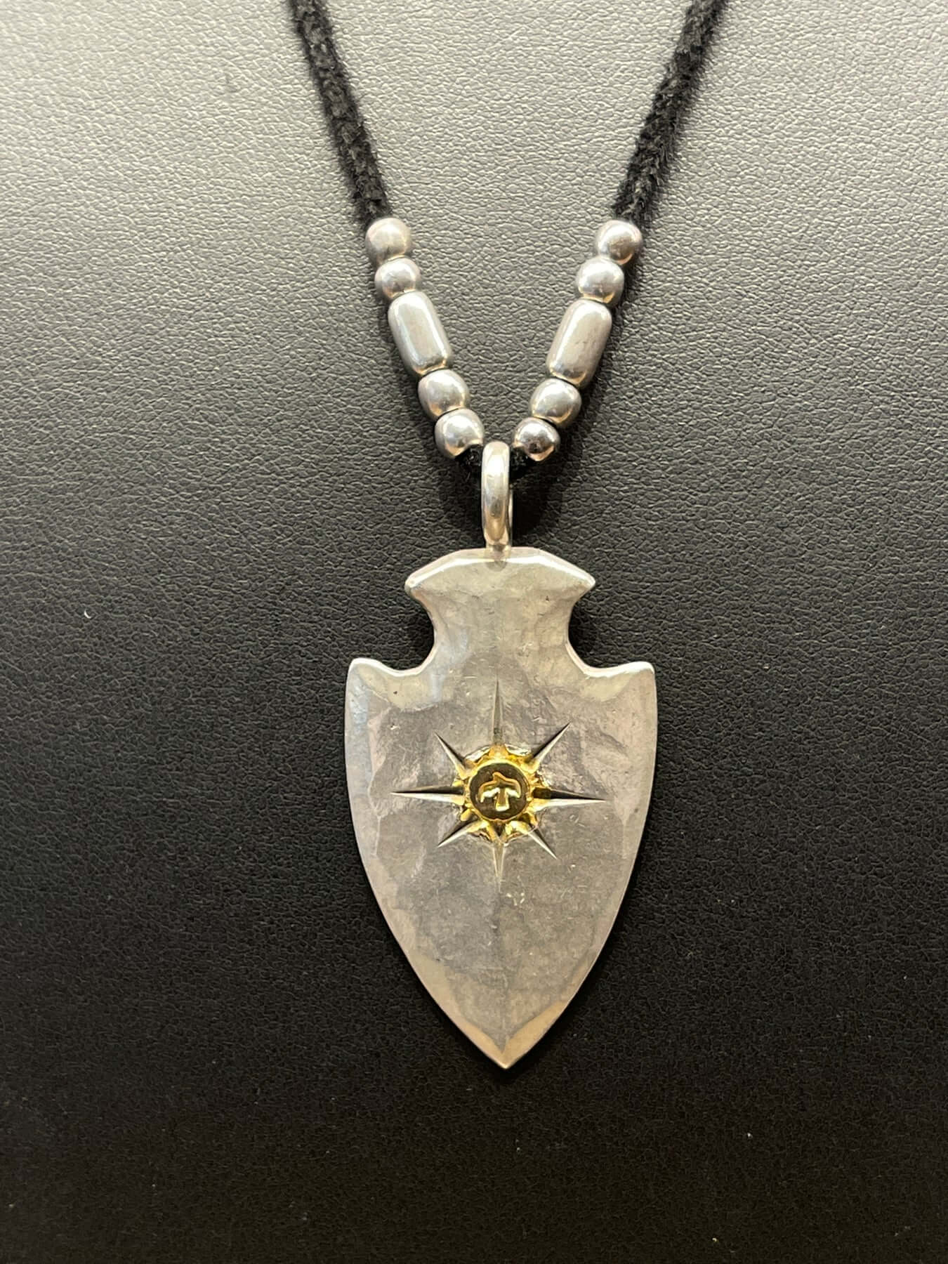 Goros Arrowhead With K18 Gold (L) and Silver Beads Setup