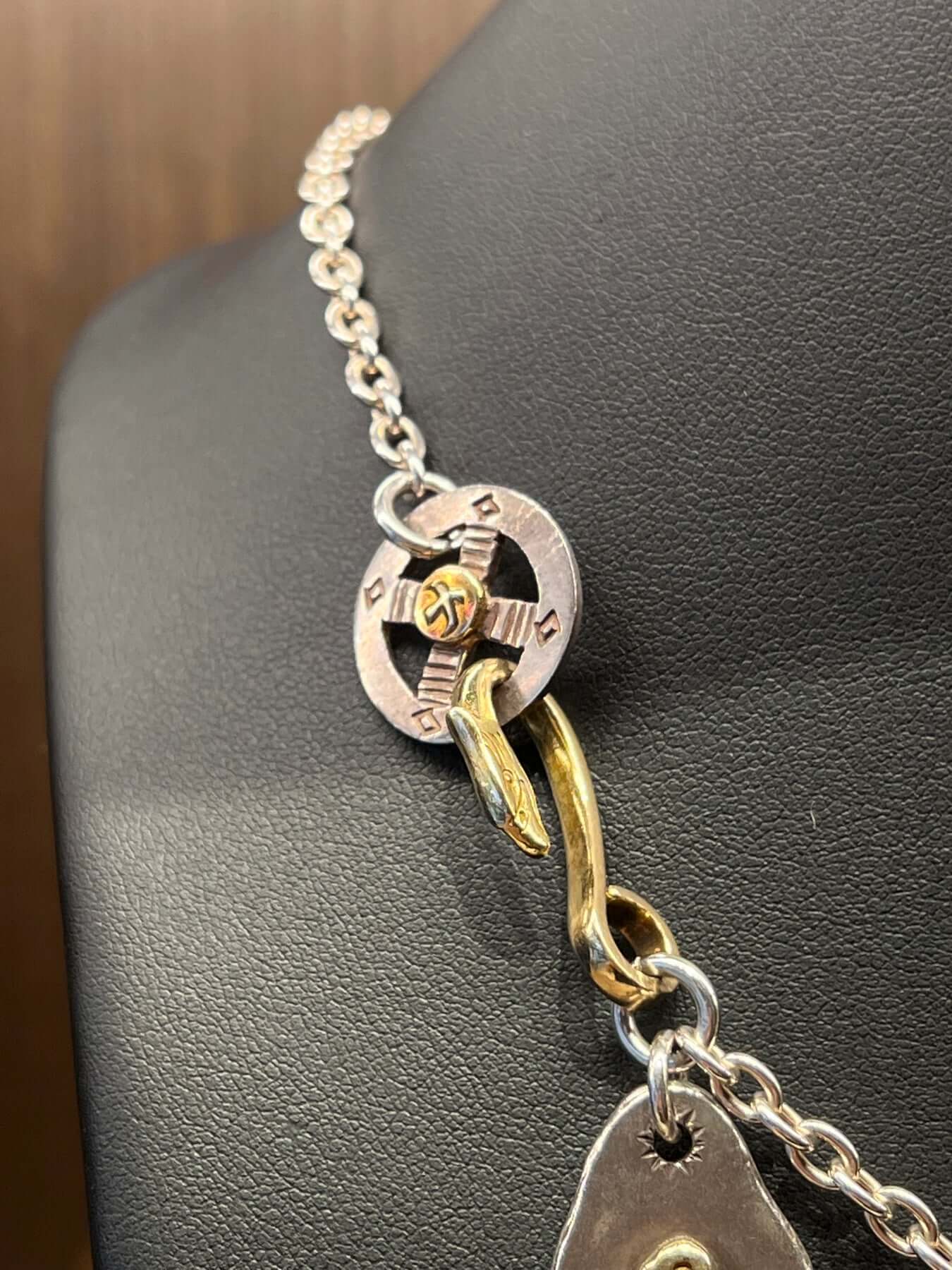 Goros Feather With Silver Claw With Metal Pendant Setup