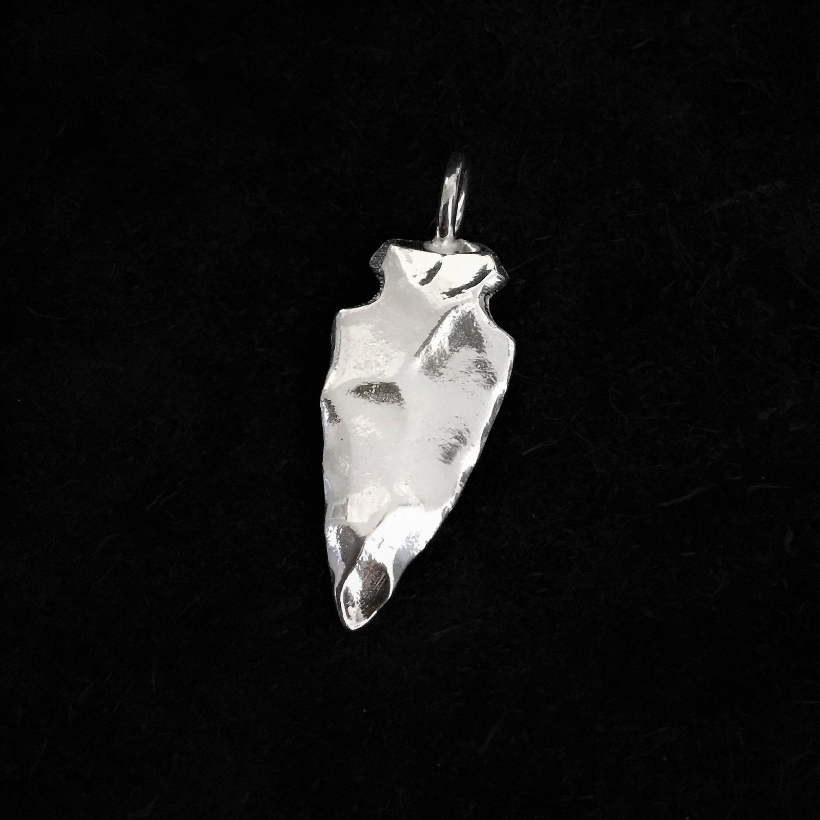 Arrowhead with K18 Gold Facing Right - Small | Goro&#39;s Feather Authorized Dealer