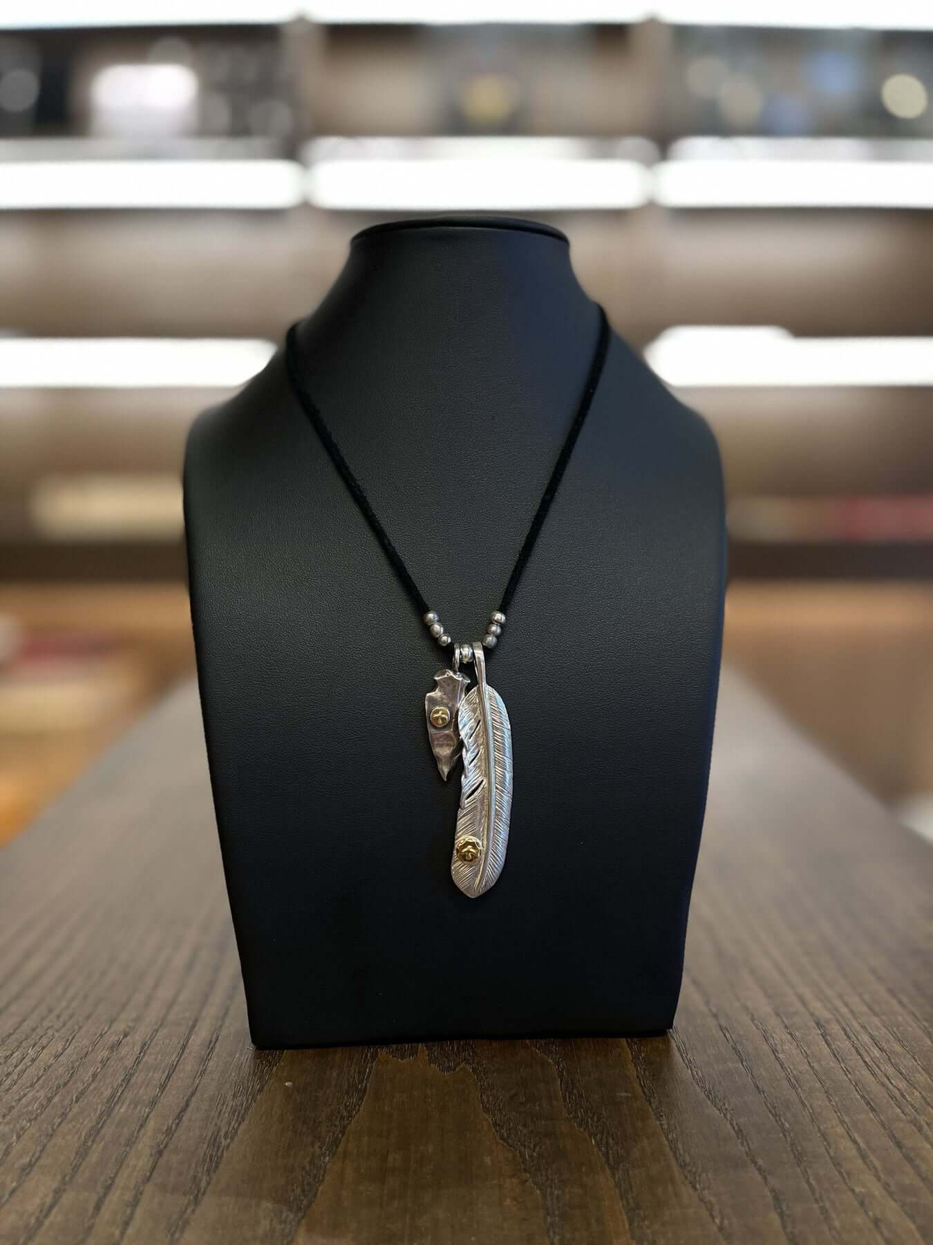 Goros Feather With Metal And Arrowhead Setup