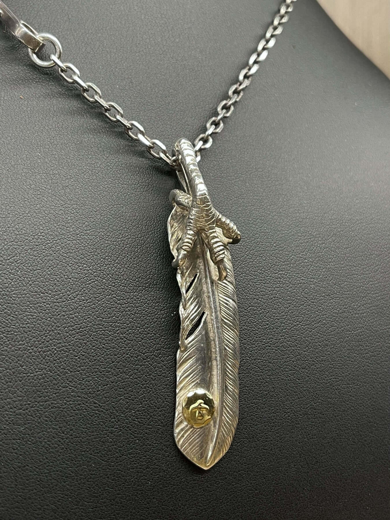 Goros Feather With Silver Claw Setup