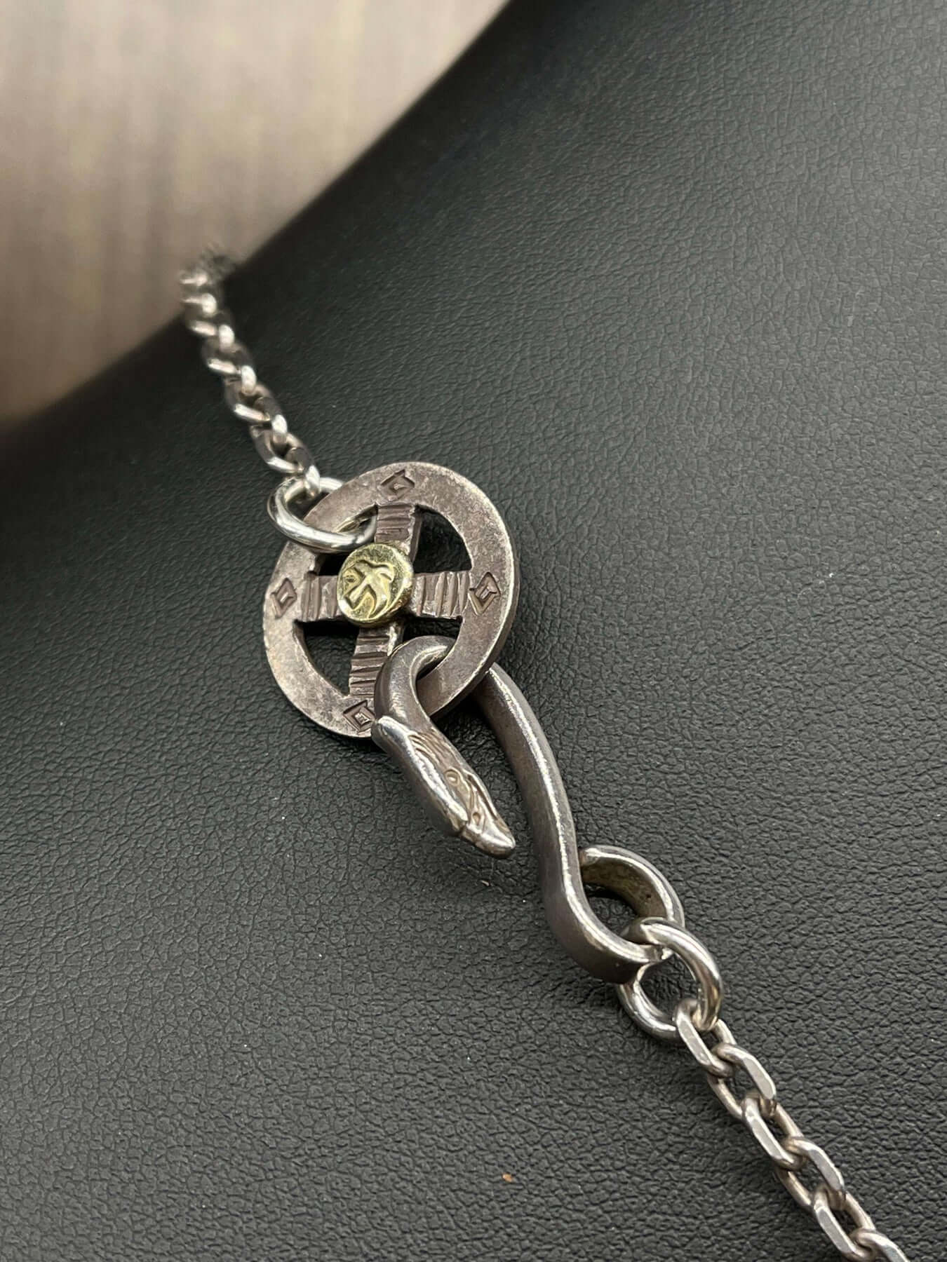 Goros Feather With Silver Claw Setup