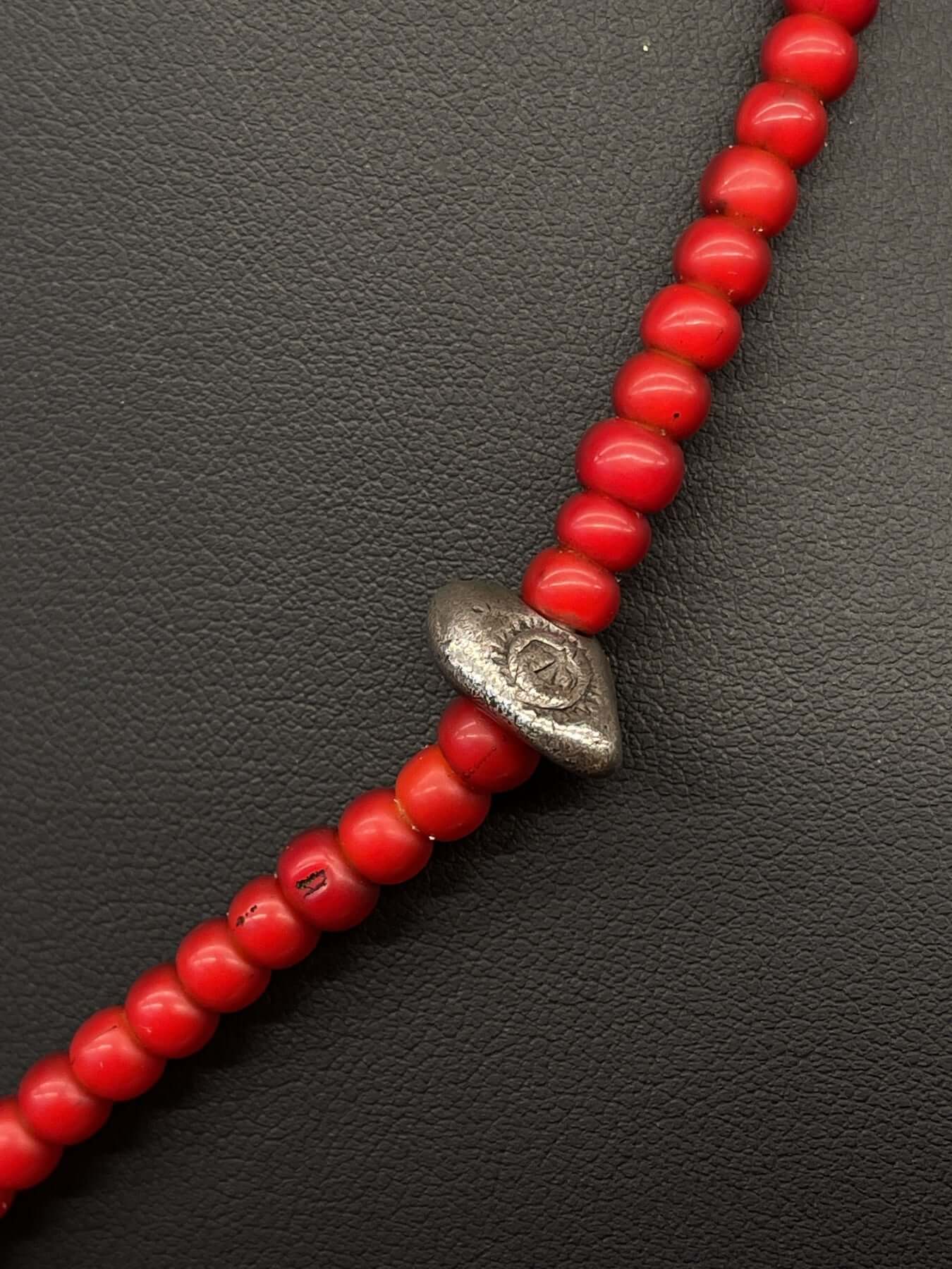 Goros Metal Pendant With Antique Red Beads Setup