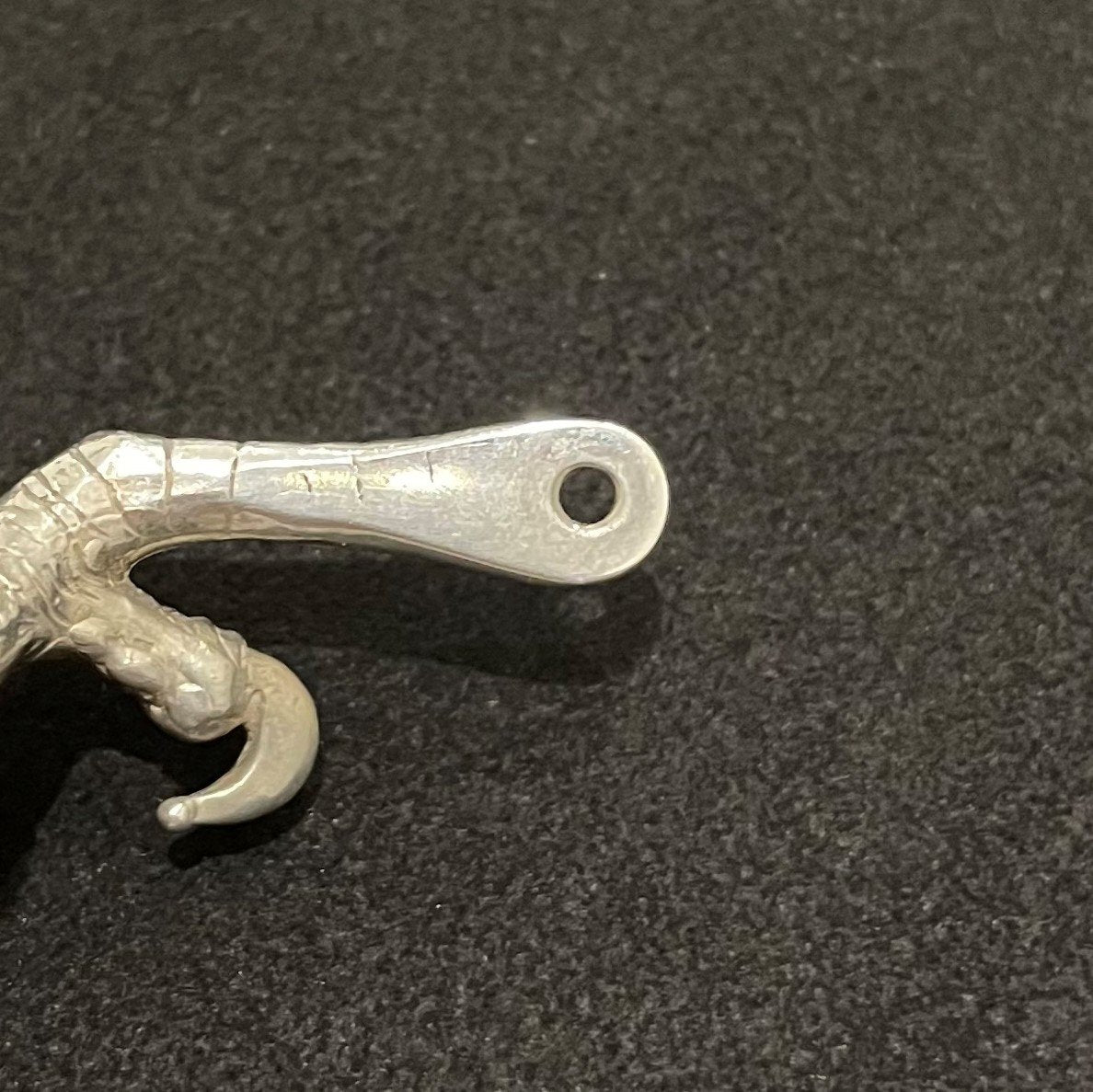 Silver Claws - Facing Right  | Goro&#39;s Feather Authorized Dealer