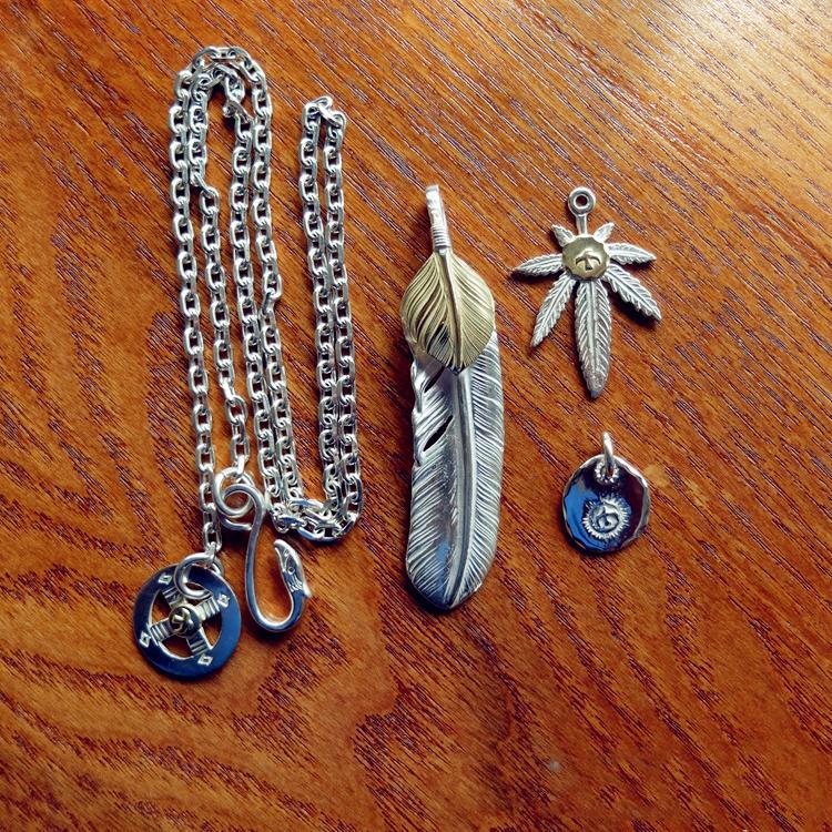 Gold Top Feather, Grass with 18K Gold, and Silver in Sun Metal Setup | Goro&#39;s Authorized Dealer