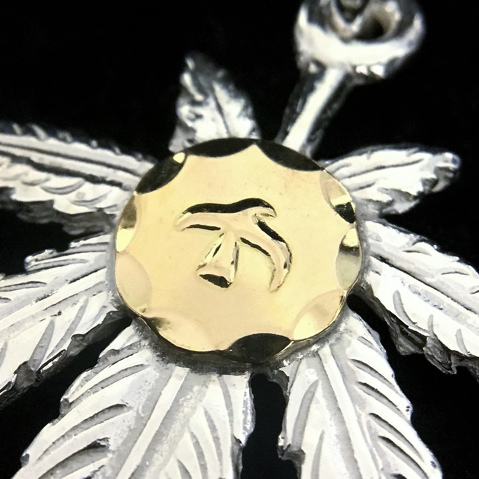 Silver Grass Pendant with K18 Gold-Large  | Goro&#39;s Feather Authorized Dealer